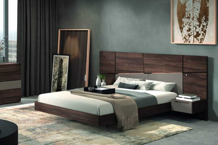 Lit avec tête en bois dans chambre cosy et moderne par Story